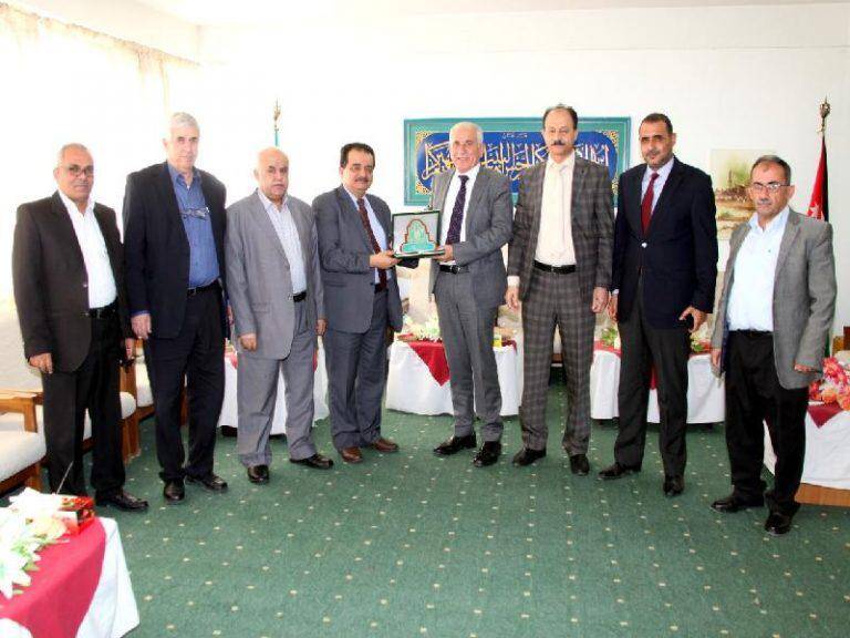 المصفاة الاردنية وآل البيت يبحثون سبل التعاون لانشاء محطة وقود للجامعة