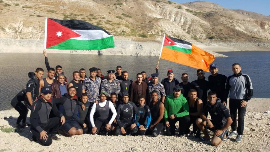 الدفاع المدني يحتفل بتخريج دورة إنعاش الغوص