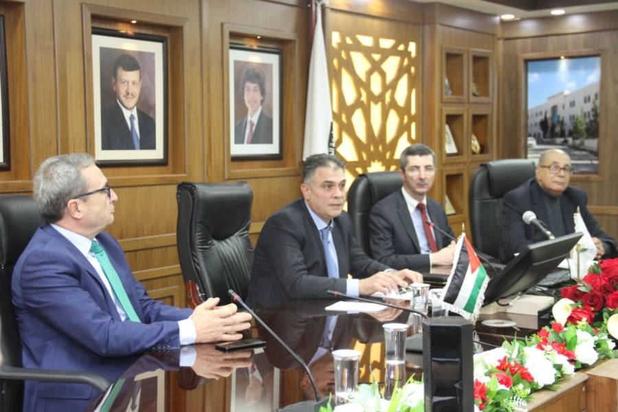الزعبي يلتقي عمداء الكليات الوطنية
