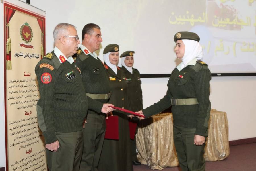 تخريج دورة الضابطات الجامعيات المهنيات ( 20 ).. صور