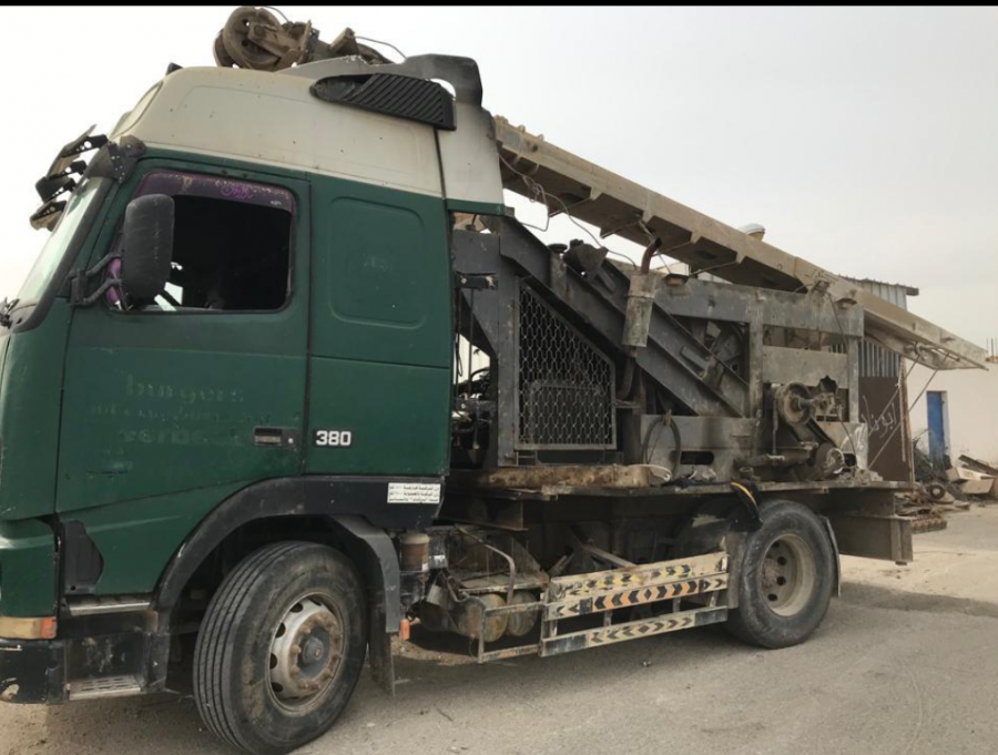 ضبط حفارة مخالفة تحفر بئر مخالف في الرمثا  وازالة اعتداءات عن خط الديسي