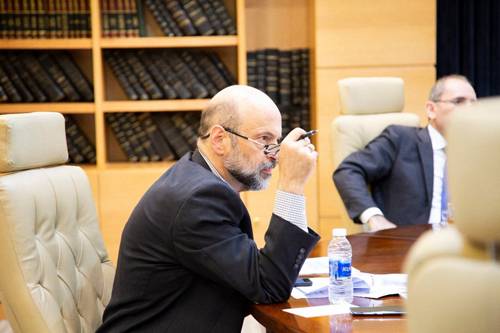 الرزاز يعمم على الوزارات والدوائر الرسمية والمؤسسات والهيئات