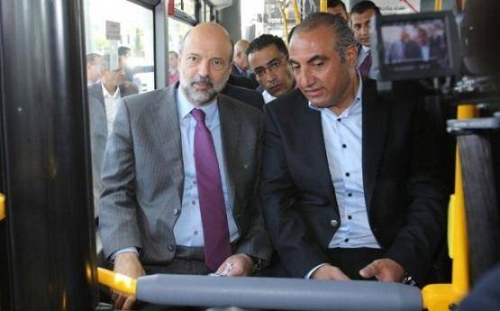 الرزاز يقترح حلا لباصات الكوستر