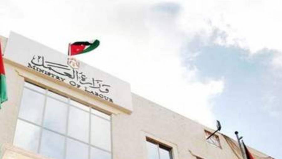 العمل تحذر من شركات ومكاتب  تشغيل وهمية