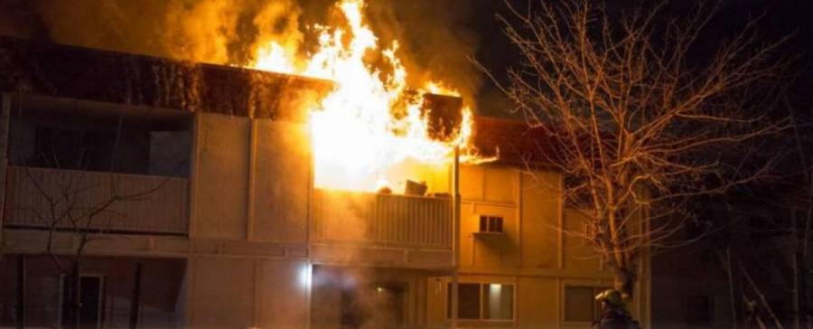 وفاة شخص وإصابة اثنين آخرين إثر حريق شقة في محافظة العاصمة