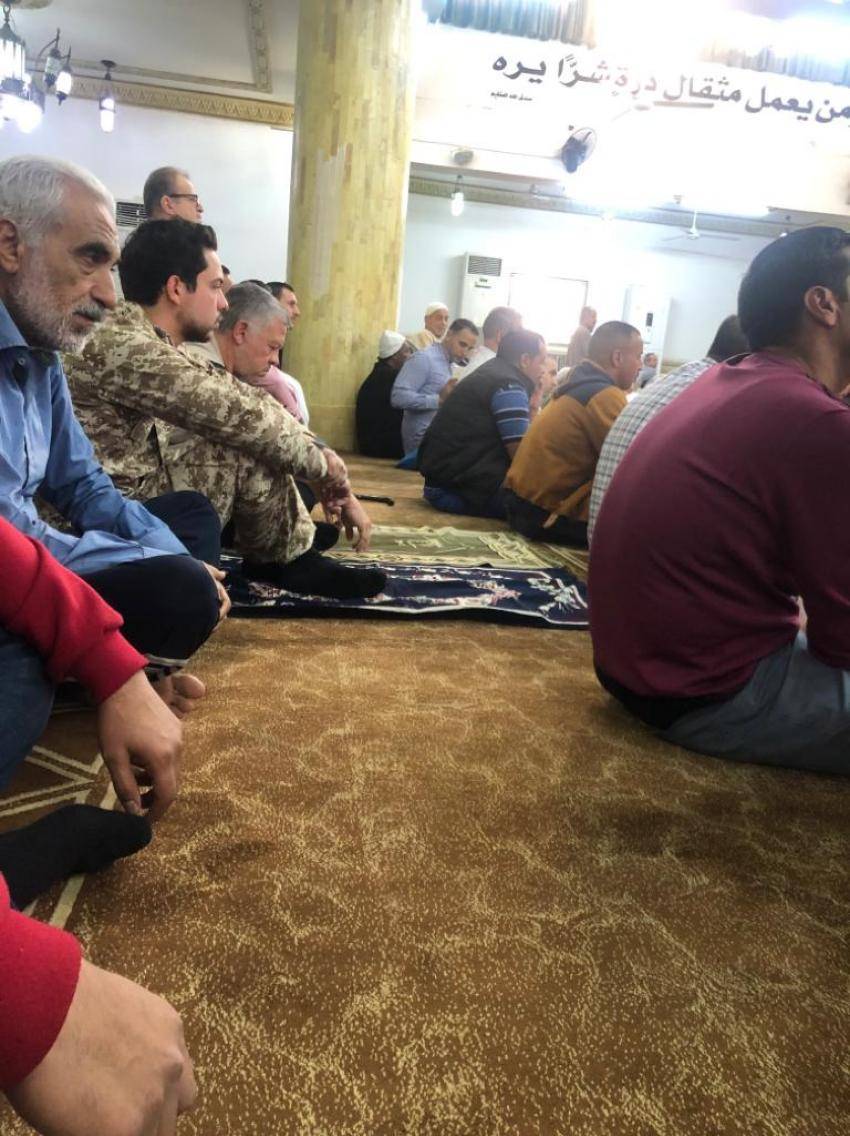 الملك وولي العهد يؤديان صلاتي الجمعة والاستسقاء في العقبة