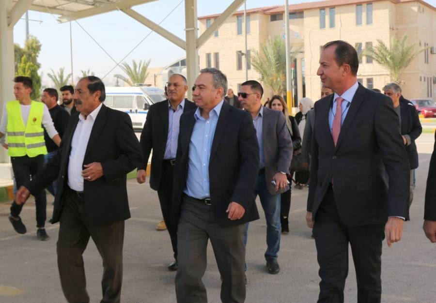 وزير الشباب يدشن مشروع الطاقة الشمسية في مدينة الامير محمد للشباب