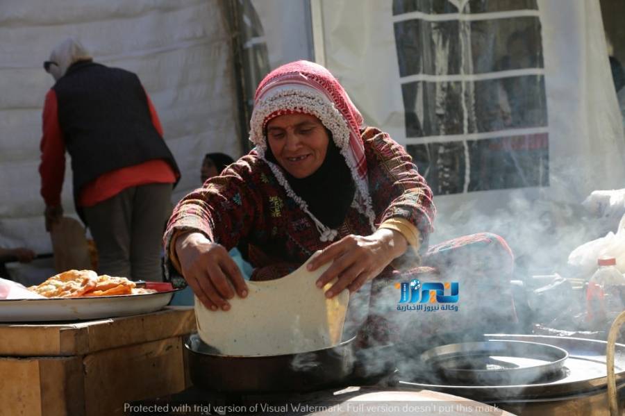شاهد بالصور ... نيروز  تتجول في مهرجان الزيتون