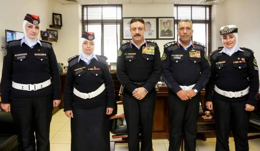 العميد باكير يكرم عددا من مرتبات الشرطة النسائية