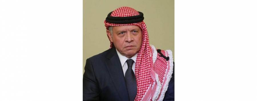 الملك يعزي خادم الحرمين الشريفين بوفاة الأمير متعب بن عبدالعزيز