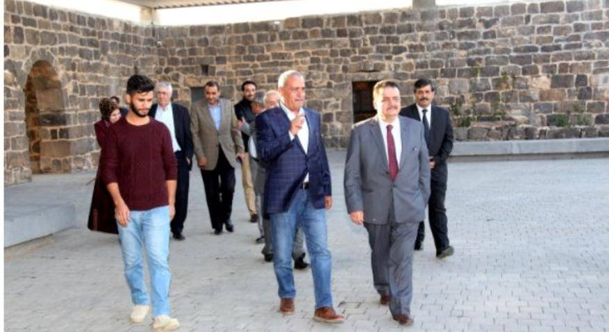 رئيس جامعة ال البيت يزور بلدية ام الجمال