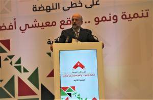 لرزاز: 700 ألف مواطن سيلمسون اثر زيادة الرواتب