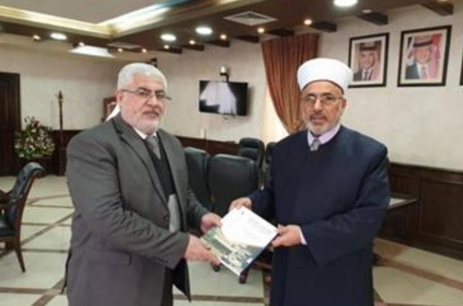 الغرايبه يسلم نسخة من تقرير حقوق الانسان إلى قاضي القضاة