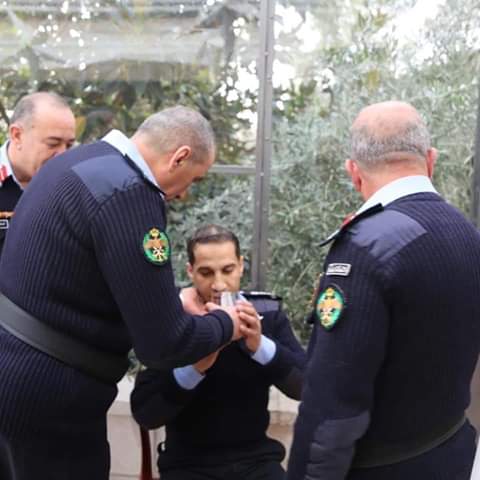 الحمود  يسعف أحد منتسبي جهاز الأمن العام