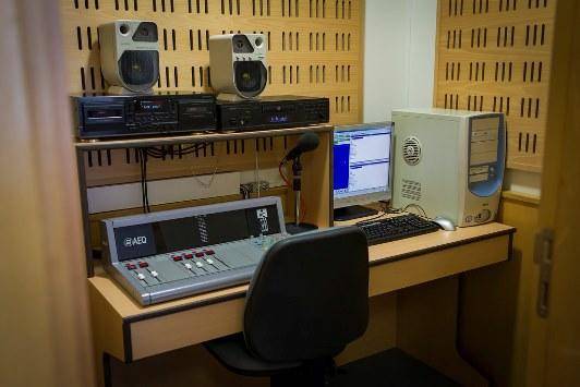 صرف 11 ألف دينار لمدير إذاعة تغيب عاما