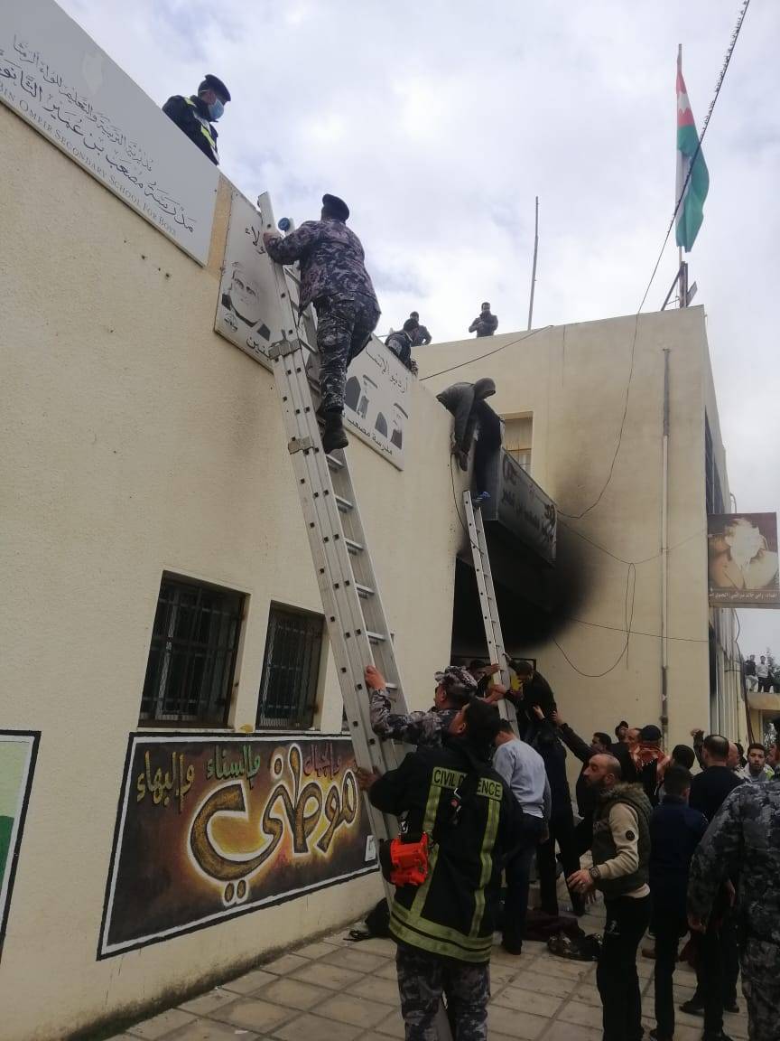 حريق كبير في مدرسة مصعب بن عمير بالرمثا وعشرات الإصابات