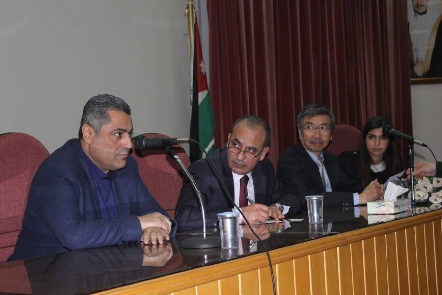 1650 دينارا غداء في الزرقاء لوزير الادارة المحلية