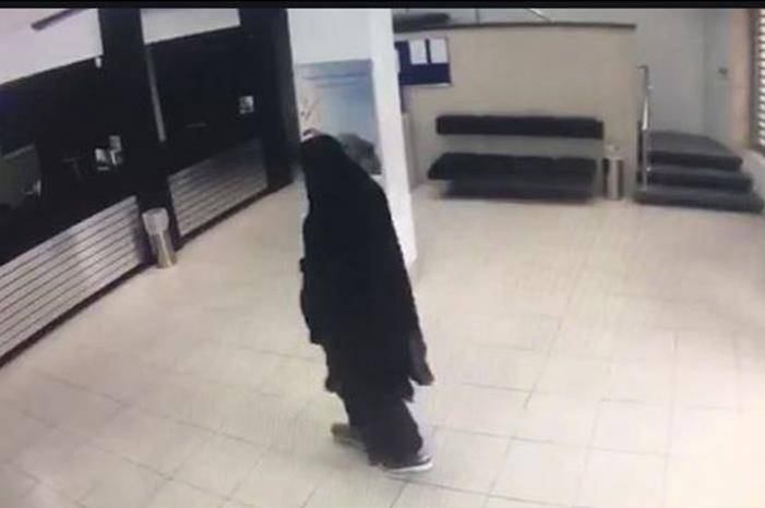 ذكاء موظف ينهي سطو مسلح على بنك اردني بـ 53 ديناراً !