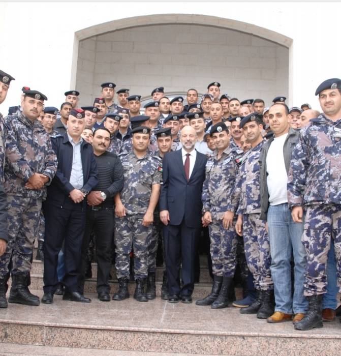الرزاز يزور مديرية دفاع مدني اربد.. صور