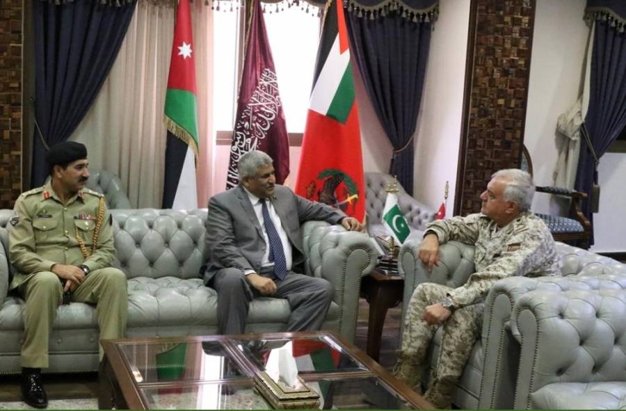 رئيس هيئة الأركان المشتركة يستقبل السفير الباكستاني
