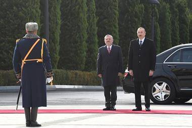 الملك يعود إلى أرض الوطن من أذربيجان