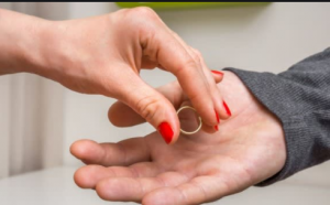 عمان : أردنية تخلع زوجها بعد إصابته بـ مرض الايدز .. تفاصيل صادمة