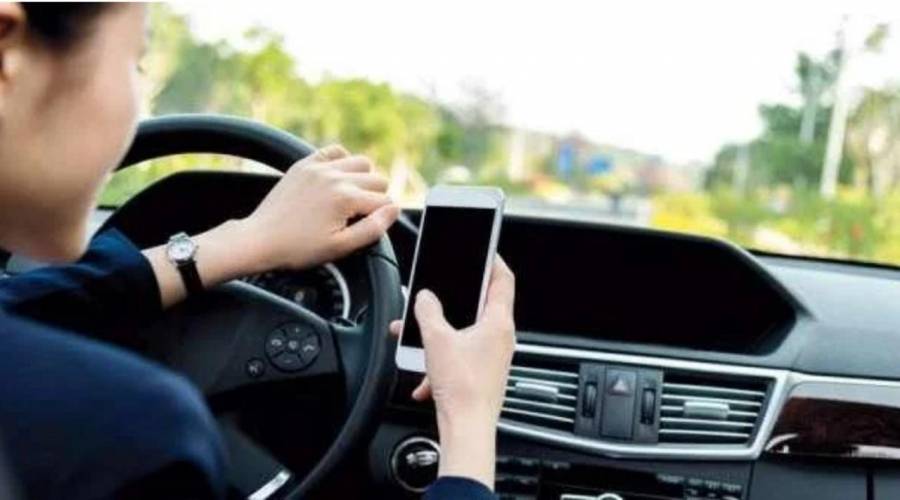 “مخالفات الخلوي الغيابية كابوس يومي يطارد السائقين... تفاصيل