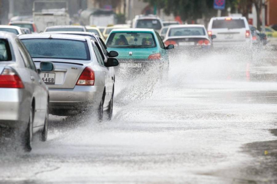 الامطار تقلق المواطنين لتوقف مصادر المياه وتعطل التوزيع