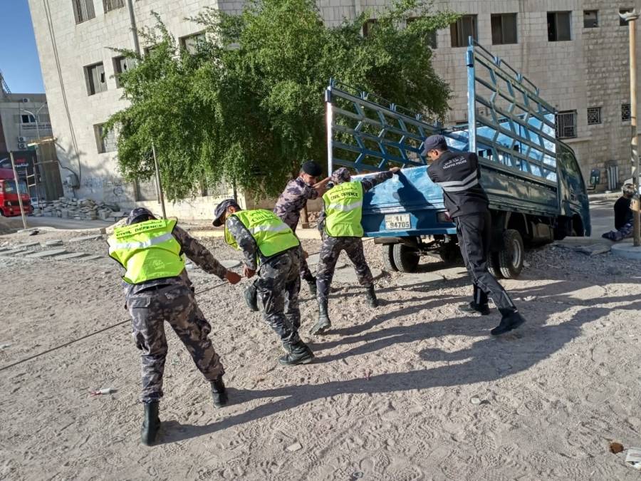 الدفاع المدني يتعامل مع حادث تدهور ديانا في  العقبة