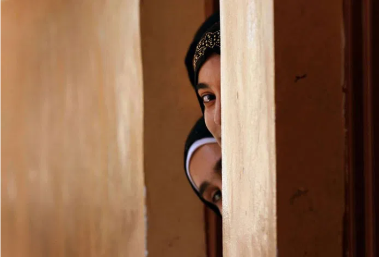 دراسة: الحاجة للعمل وراء تسرب الفتيات المستضعفات من المدارس