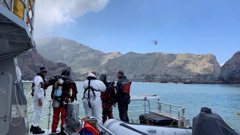 فرق الإنقاذ تفشل في استعادة جثث ضحايا بركان نيوزيلندا