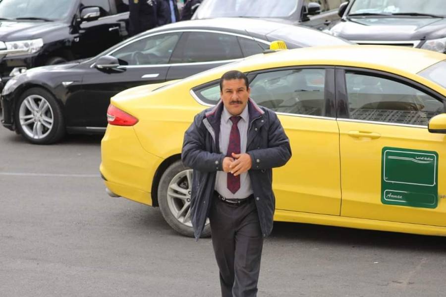 النائب غازي الهواملة يصل مجلس النواب بتاكسي أصفر!