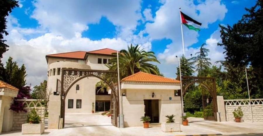 مجلس الوزراء يعفي موظفين من مبالغ مستحقّة عليهم نتيجة الجمع بين راتبين أو العمل خارج أوقات الدوام