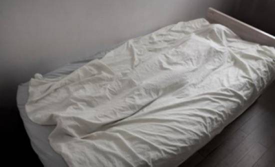 العثور على جثة شاب متفحمة داخل منزله في الجويدة ..وشبهة جنائية وراء مقتله