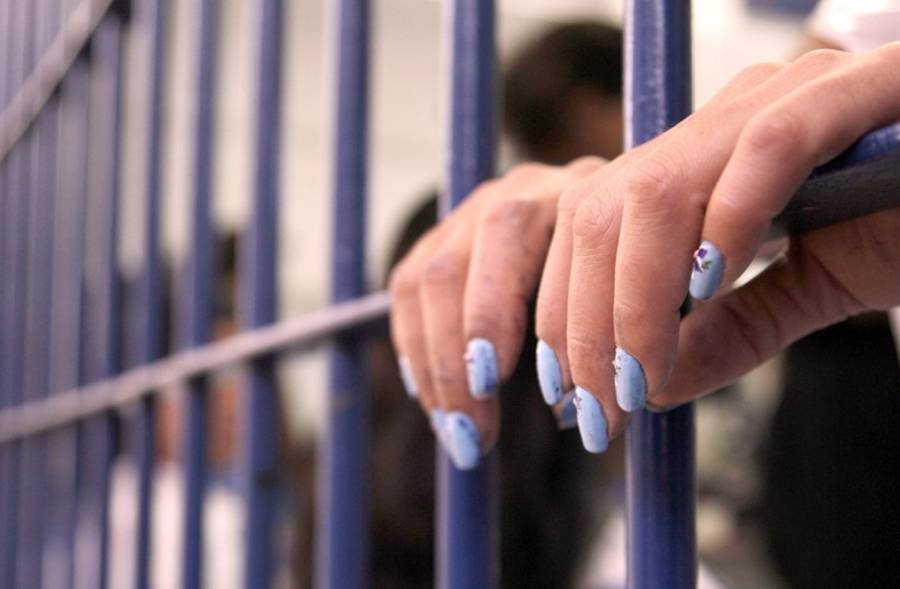 السجن 20 عاما لخادمة قتلت زوجة الكاتب خيري منصور