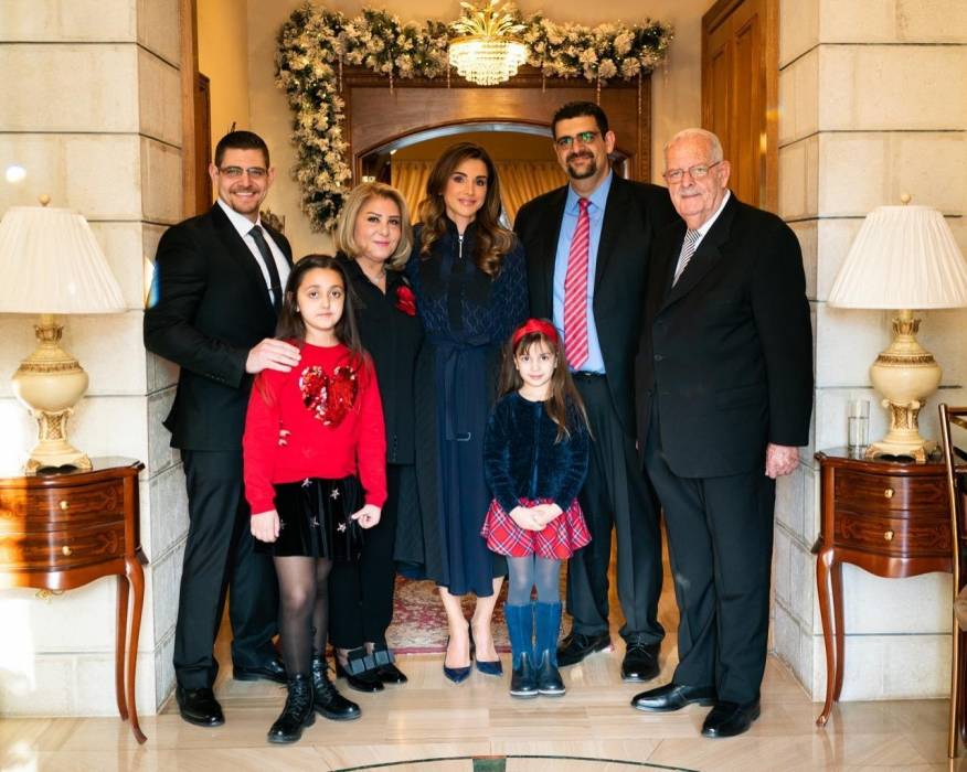 الملكة رانيا العبدالله في زيارة معايدة لعائلة المشيني