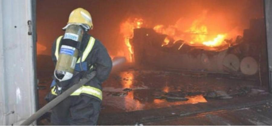 الدفاع المدني يخمد حريق بسيط بمستودع في العقبة