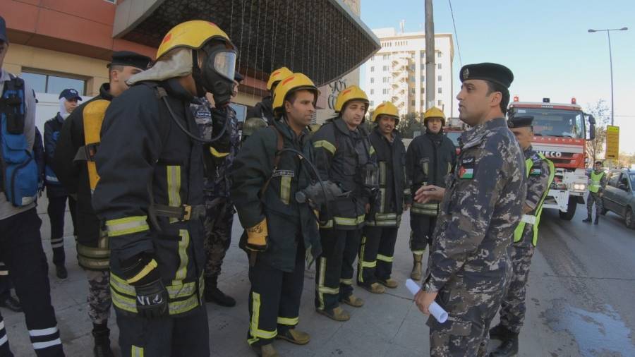 الدفاع المدني ينفذ  تمرين وهمي مفترض على احد الفنادق  في  عمان.. صور