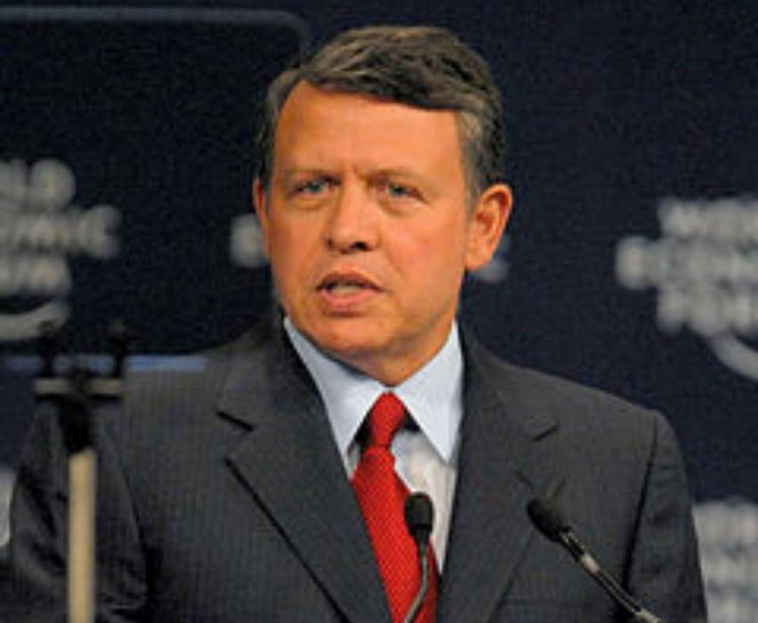 الملك  يطلق تغريدة عبر صفحته على تويتر