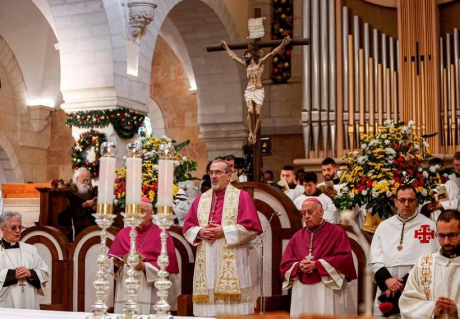 مندوباً عن الملك...الداوود يشارك بقداس منتصف الليل بكنيسة المهد