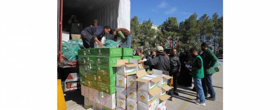 مركز الملك سلمان يوزع أطقم الأواني المنزلية على 813 اسرة سورية في المفرق