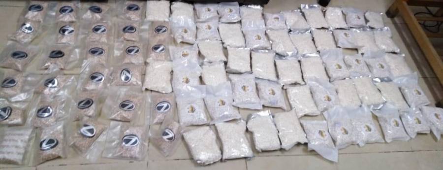 احباط تهريب 130 الف حبة مخدرة عبر معبر جابر والقبض على شخصين تورطا في القضية