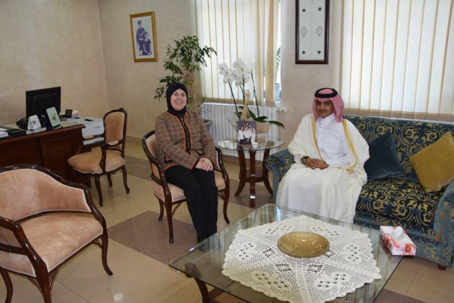 اسحاقات والسفير القطري يتباحثان سبل تعزيز التعاون بين البلدين .