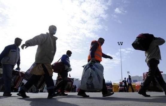 العمل تفتح مكاتبها حتى السابعة ليلا خلال اليومين الأخيرين لتصويب أضاع العمالة الوافدة