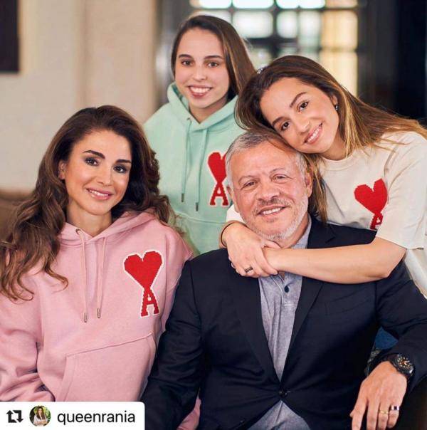 الملكة: نختم عامنا بالمحبة وأحلى شيء ان البنات معنا لنبدأ العام معا