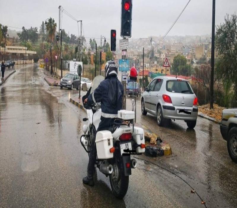 الشرطي العبادي يسجل موقفاً مع الكاتبة والاديبة  خليفات