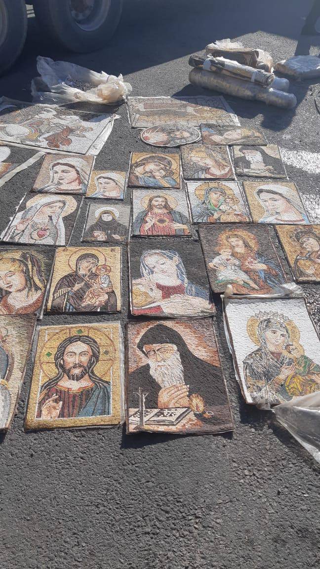 الأجهزة الأمنية والجمركية تحبط عمليتي تهريب الاولى لـ ٧٣ لوحة فسيفسائية والثانية ل ٩٠ كغم من مادة المفيتتامين المخدرة .