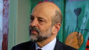 امام الرزاز !! ما مدى قانونية صرف سيارة حكومية و 300 لتر بنزين لمدير المركز الثقافي