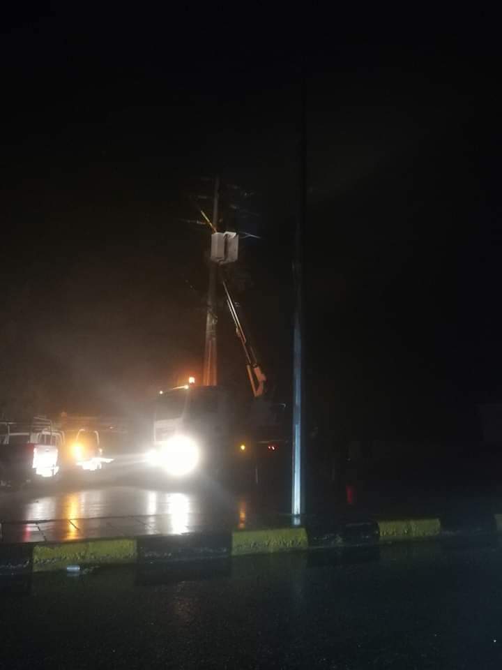 إعادة التيار الكهربائي على منطقة العين البيضاء في الطفيلة