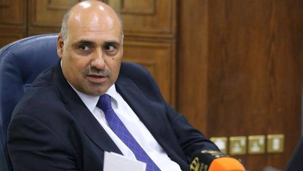 النائب الأعور يصف شركات التمويل والإقراض بـالمحتالين ويُمطر الرزاز بـ21 سؤالاً عنها .. تفاصيل